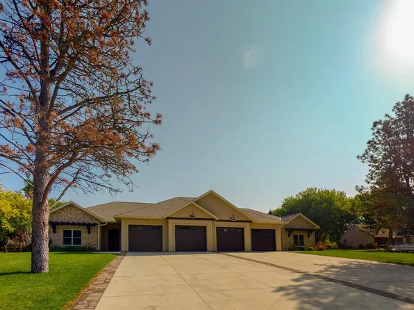 15638 Lakeshore Dr, Spirit Lake, IA 51360