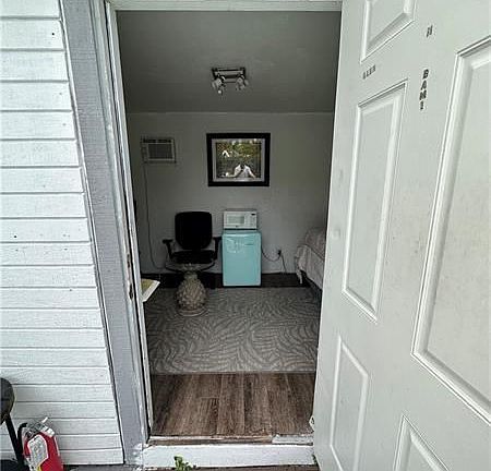4th image of 230 SW 14th St #230C