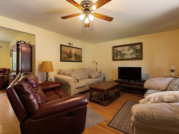 4th image of 598 Edgewood Dr