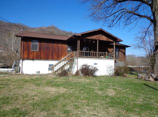 221 Spring St, Hampton, TN 37658