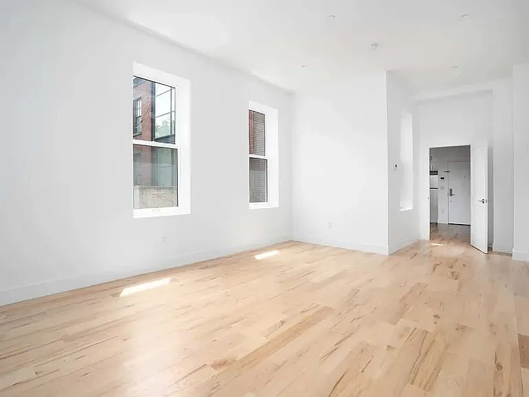 205 E 17th St #4B — Photo 6