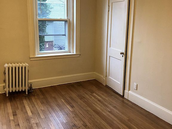 4th image of 837 Saratoga St