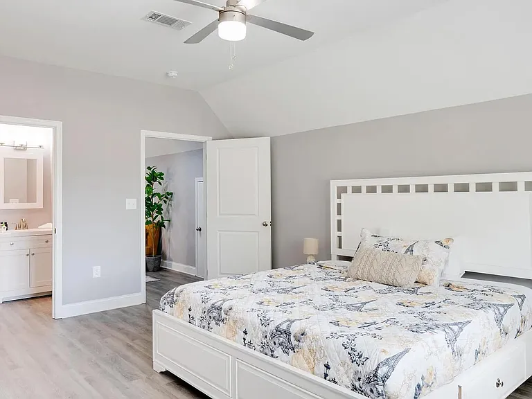 210 Evans St — Photo 45