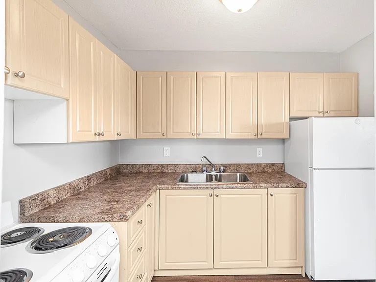 230 Montmorency Dr — Photo 9