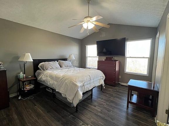 3rd image of 251 Kemperwood Dr