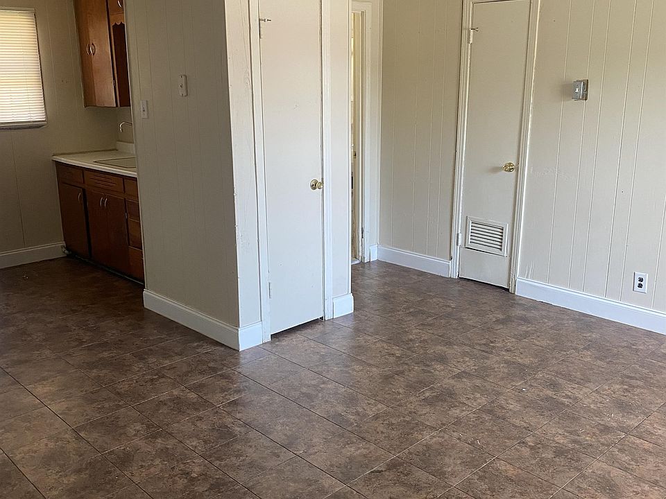 2nd image of 209 E Dean Ave #10551577