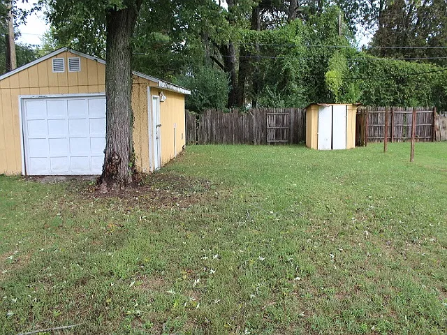 2 bed, 830 sqft, $900 — Photo 2