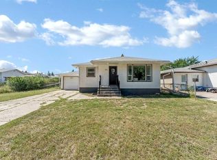 56 NE Robertson Way SW, Medicine Hat, AB T1A 5J2