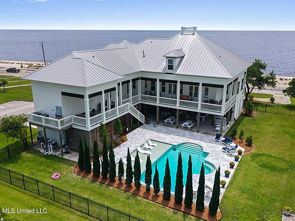 5th image of 300 S Beach Blvd
