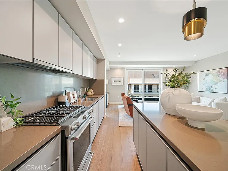 39 S Los Robles Ave #6010 — Photo 9