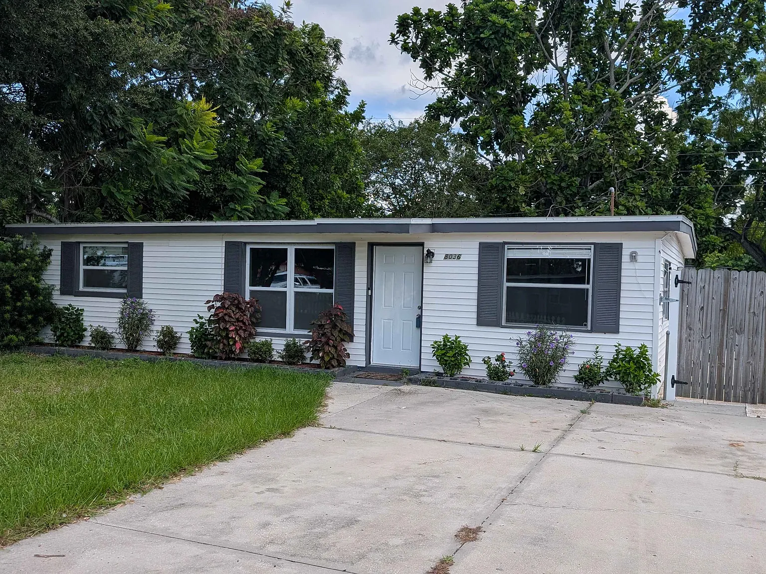 3 bed, 1004 sqft, $2,200 — Photo 1