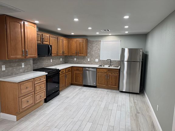 2nd image of 2318 Bassler St APT B