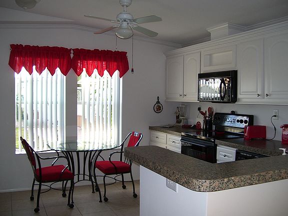 Eat-in kitchen