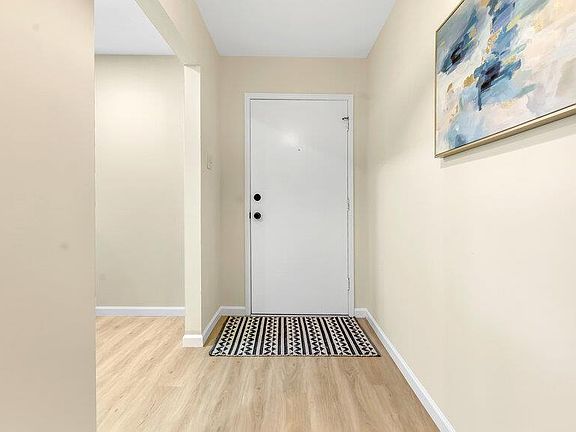 3rd image of 6953 Parc Charlene Dr