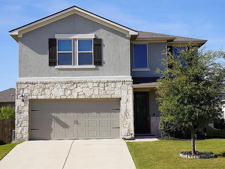 4 bed, 2.5 bath, 2522 sqft, $2,500 — Photo 1
