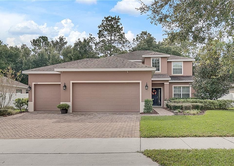 1st image of 1592 Blue Grass Blvd