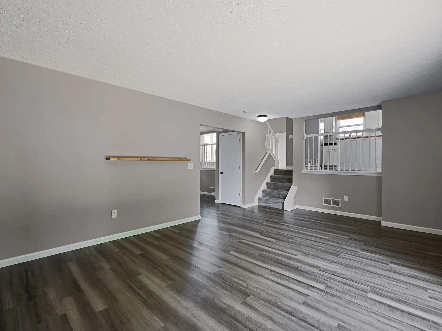 3 bed, 2.5 bath, 1360 sqft, $1,950 — Photo 4
