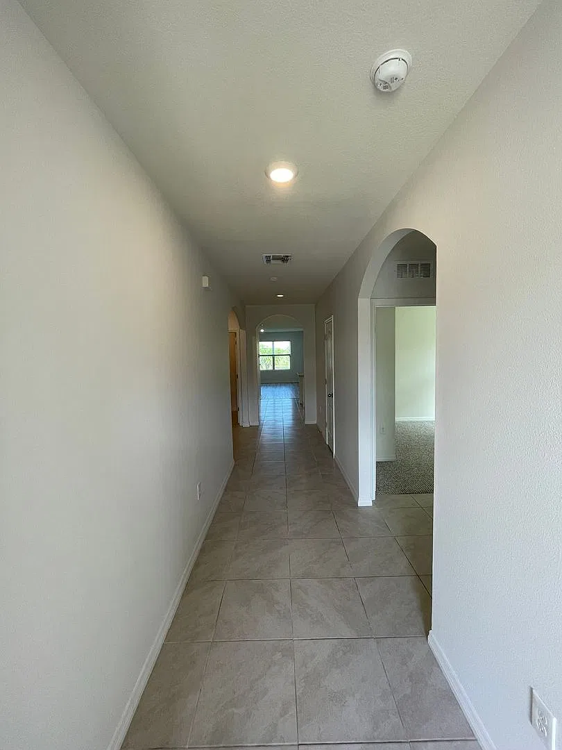 4 Bedroom 2 Bathroom home available in Edgewater, FL — Photo 2