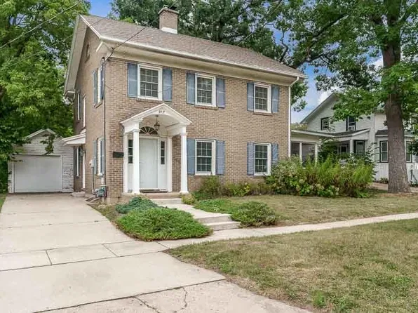 917 Emerson St, Beloit, WI 53511