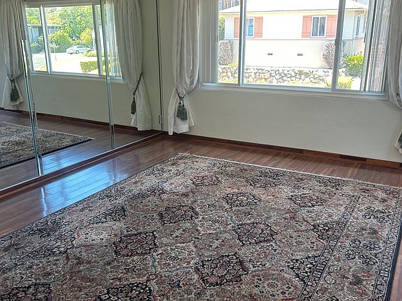 4th image of 114 W Calle Crespis