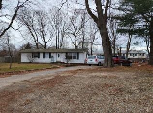 38 W Main St, Clinton, CT 06413