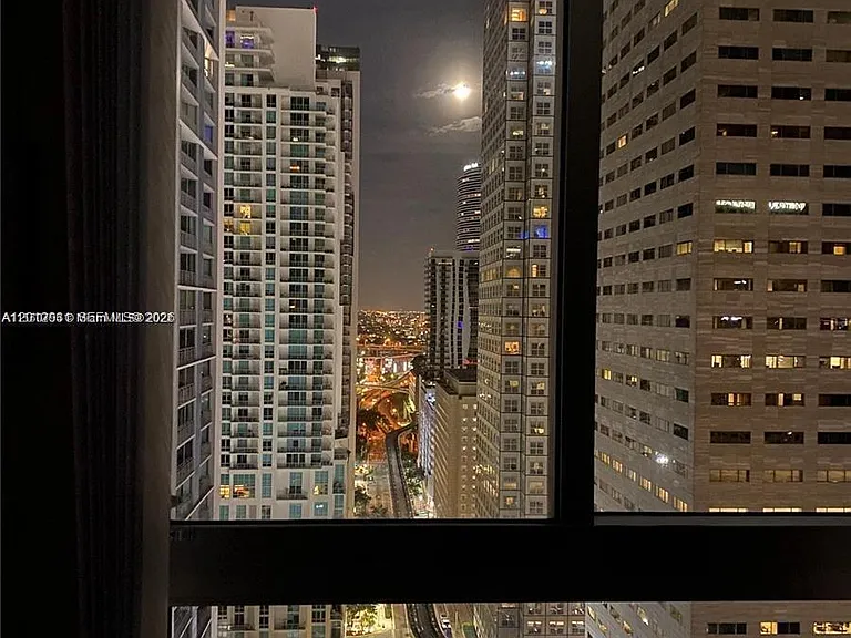 335 Biscayne Blvd #2900 — Photo 41