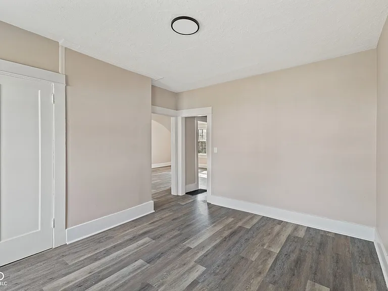 320 Lockerbie St — Photo 13