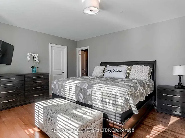 10 Pondmede Cres — Photo 9