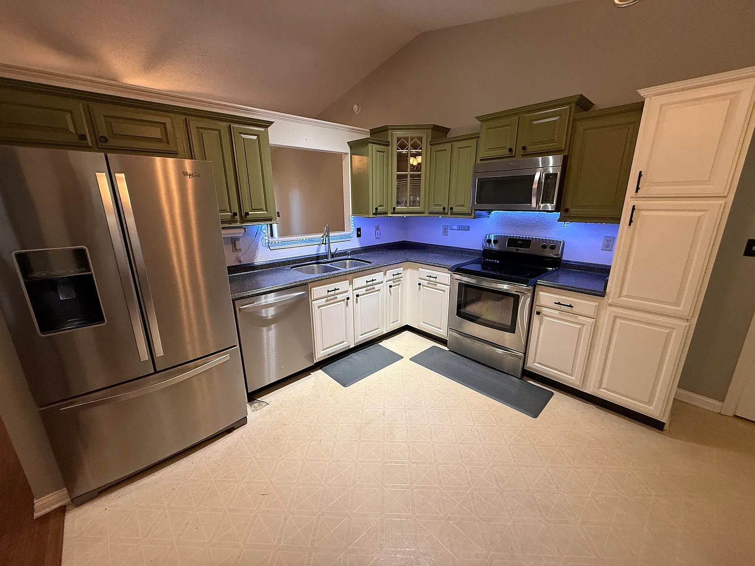 3 bed, 1185 sqft, $1,850 — Photo 3