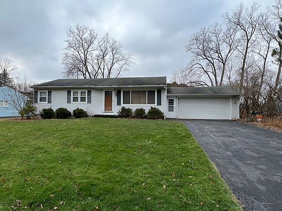 3rd image of 75 Orchard Hills Dr