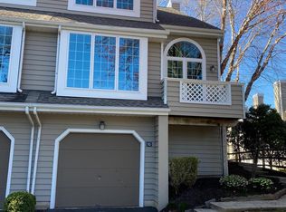 52 Cabot Dr, Wayne, PA 19087