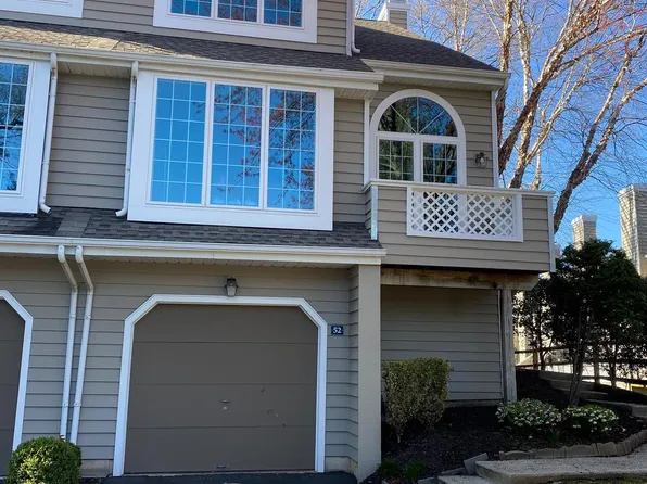 52 Cabot Dr, Wayne, PA 19087