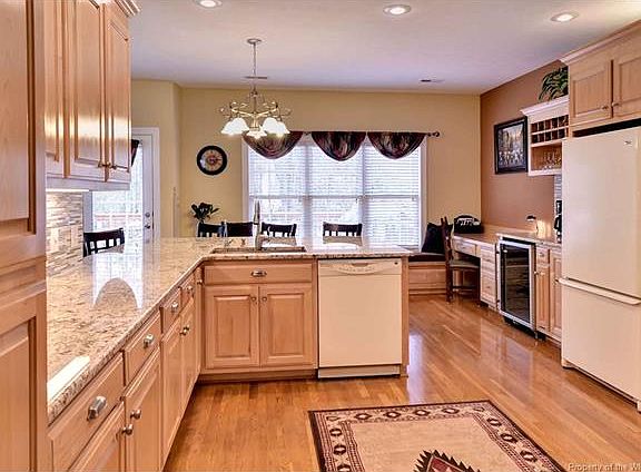 3rd image of 520 Ashwood Dr