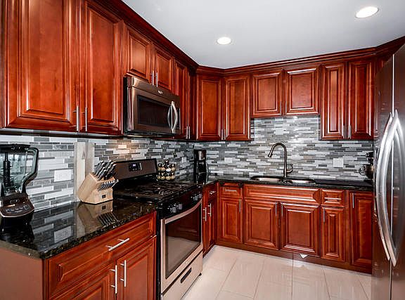 5th image of 1996 N Heritage Cir