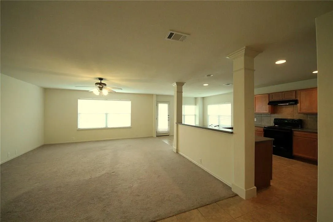 4 bed, 2.5 bath, 3166 sqft, $2,350 — Photo 3