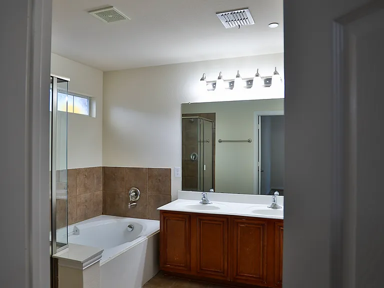 4611 Penelope Ln — Photo 3