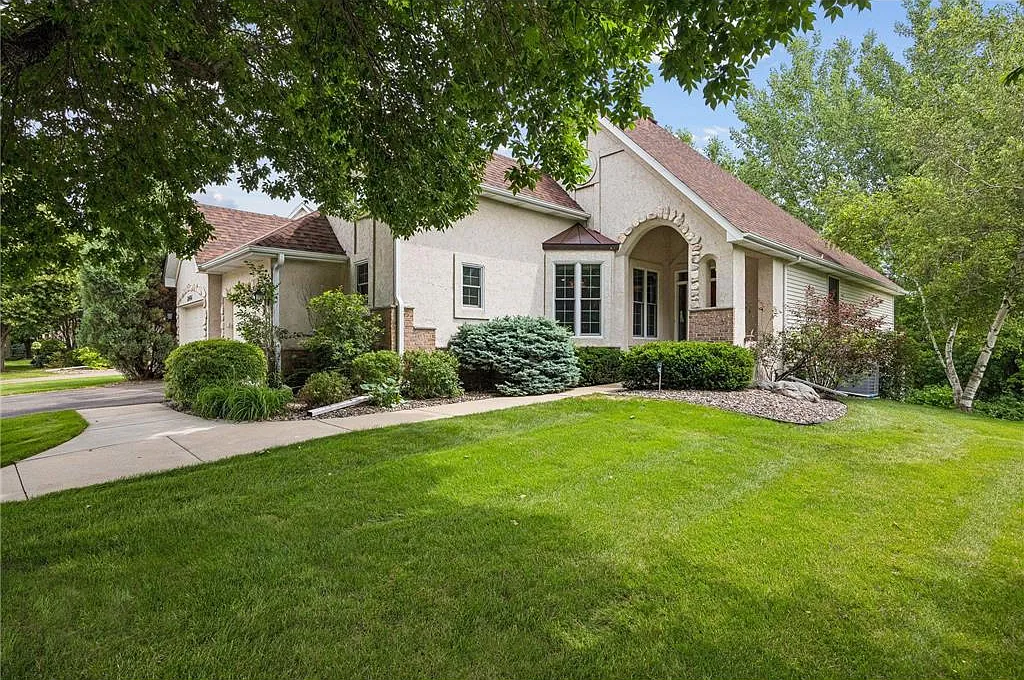 4 bed, 3603 sqft, $4,950 — Photo 1