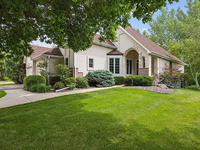 18464 Farmstead Cir — Photo 1