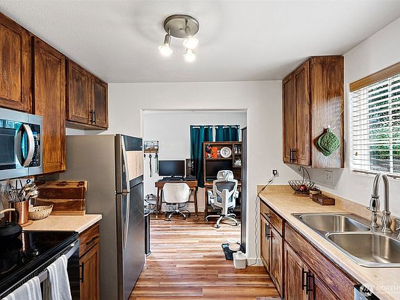 5th image of 1529 N Montgomery Avenue