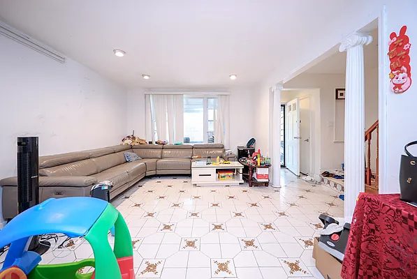 Sold by Remax Edge | media 3