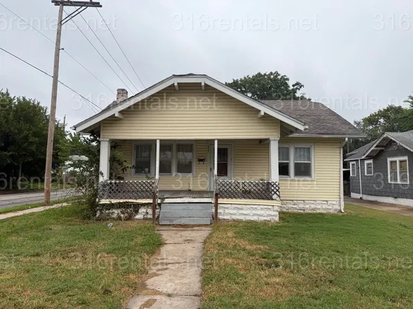 2002 S Main St, Wichita, KS 67213