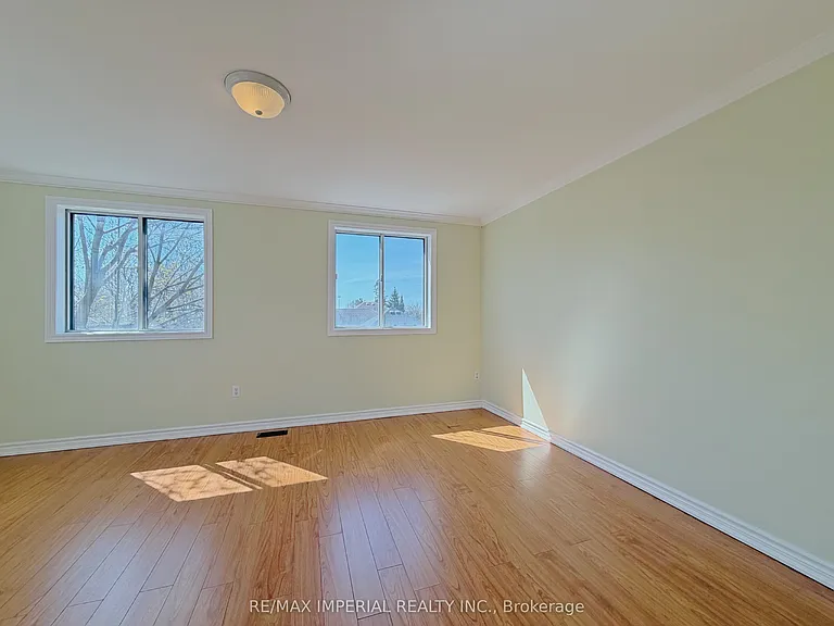 621A The Queensway — Photo 22