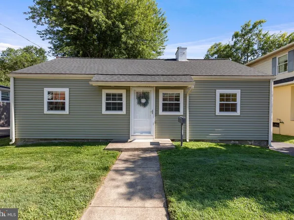 16 Haws Ln, Flourtown, PA 19031