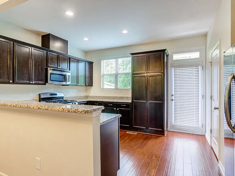 1637 Crafton Way — Photo 14