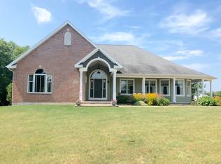 1945 Ridgeview Dr, Dixon, IL 61021