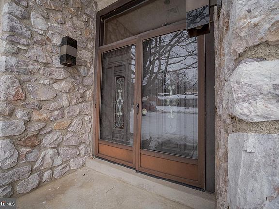 3rd image of 501 Flora Cir