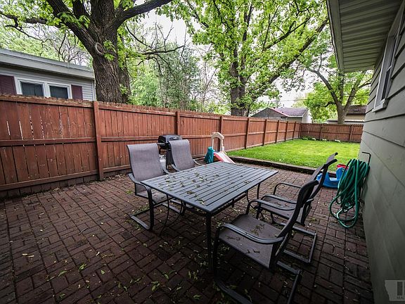 5th image of 721 15th Pl NE