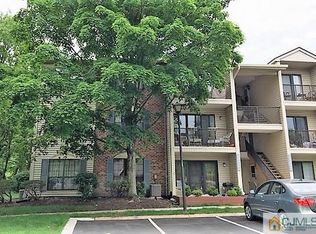 33 Fisher Dr #2703, Franklin Park, NJ 08823