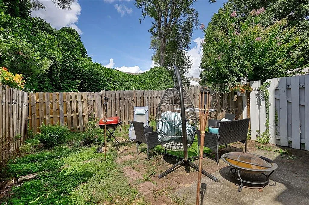 2 bed, 2.5 bath, 1356 sqft, $1,900 — Photo 1