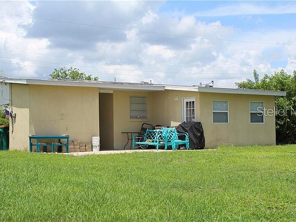 4th image of 21355 Gladis Ave